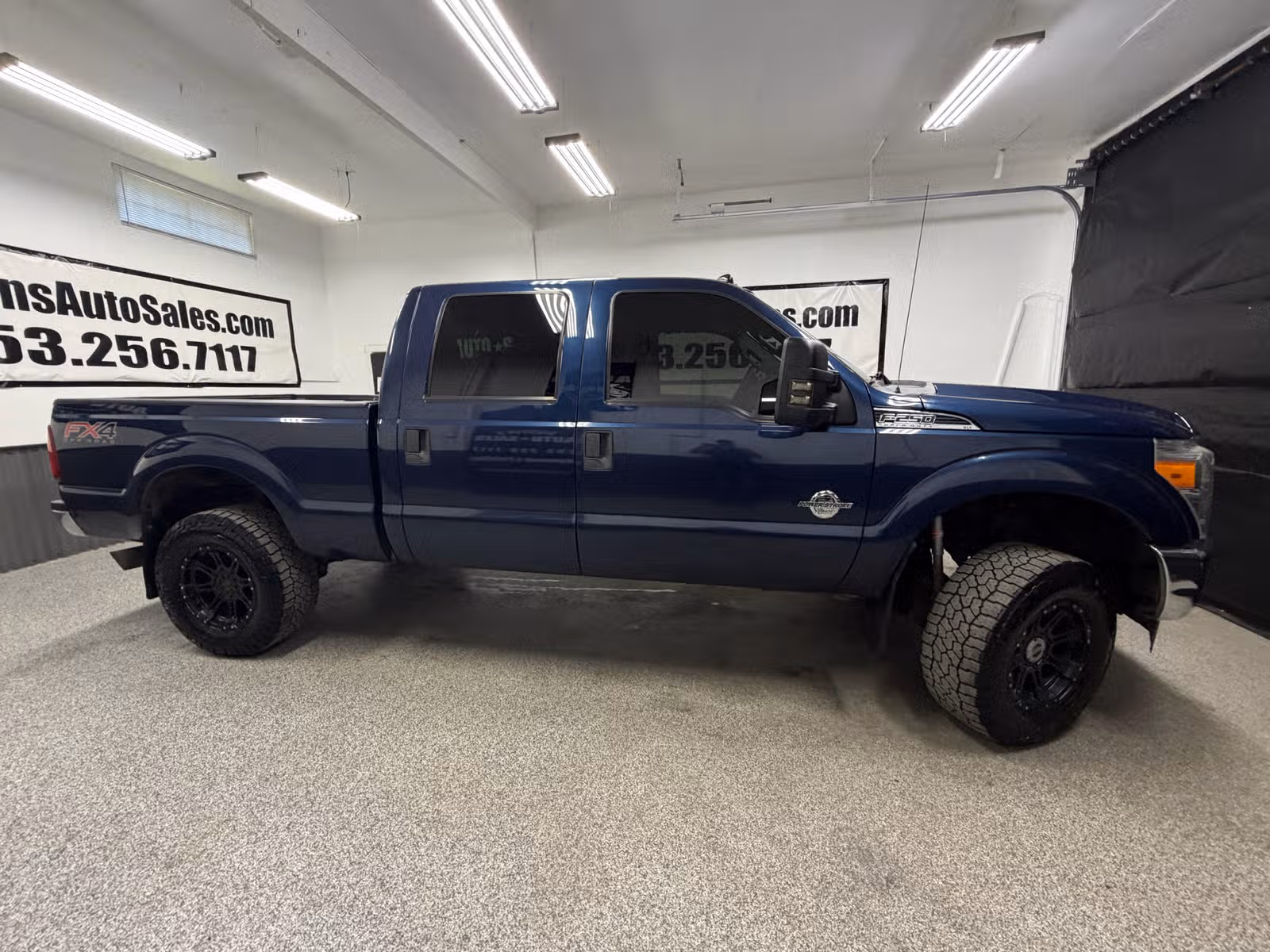 2013 Ford F-250 Super Duty Lariat Crew Cab Upper Image 2