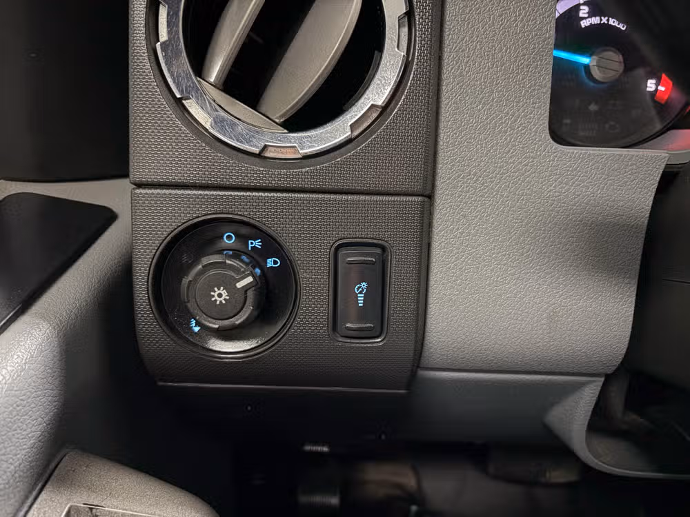 2013 Ford F-250 Super Duty Lariat Crew Cab Image 14