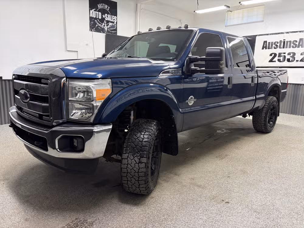 2013 Ford F-250 Super Duty Lariat Crew Cab Image 6
