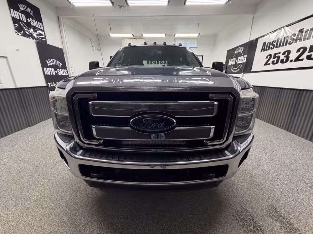 2013 Ford F-250 Super Duty Lariat Crew Cab Image 5