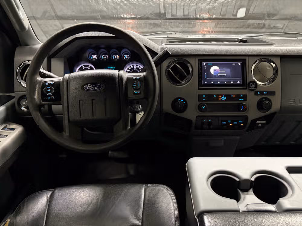 2013 Ford F-250 Super Duty Lariat Crew Cab Image 10