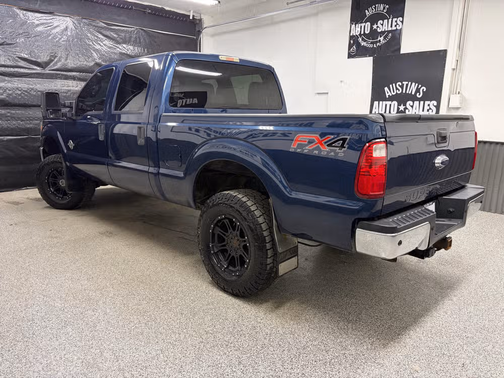 2013 Ford F-250 Super Duty Lariat Crew Cab Image 8