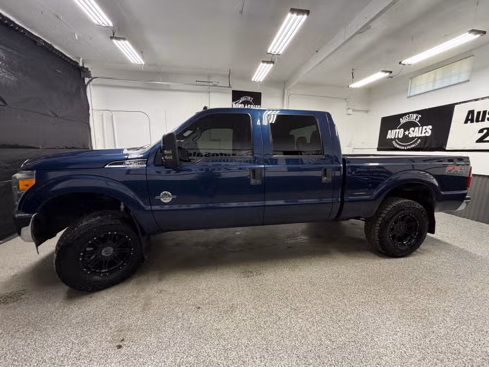 2013 Ford F-250 Super Duty Lariat Crew Cab Image 7