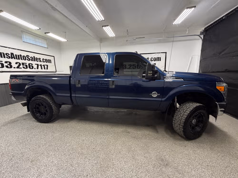 2013 Ford F-250 Super Duty Lariat Crew Cab Image 2