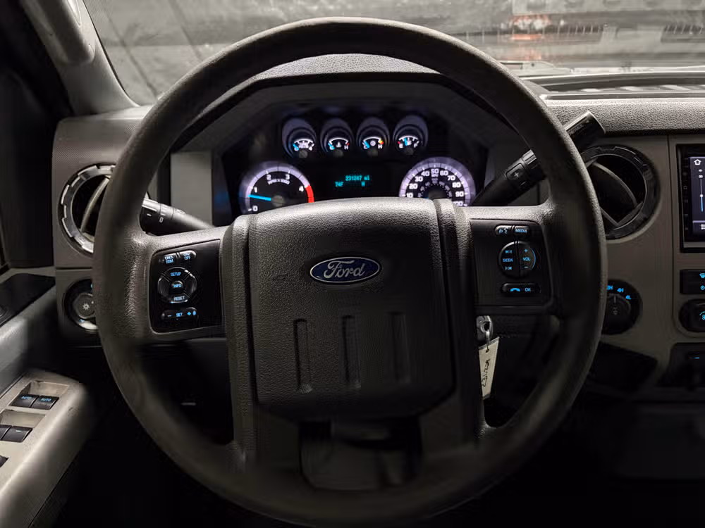 2013 Ford F-250 Super Duty Lariat Crew Cab Image 11