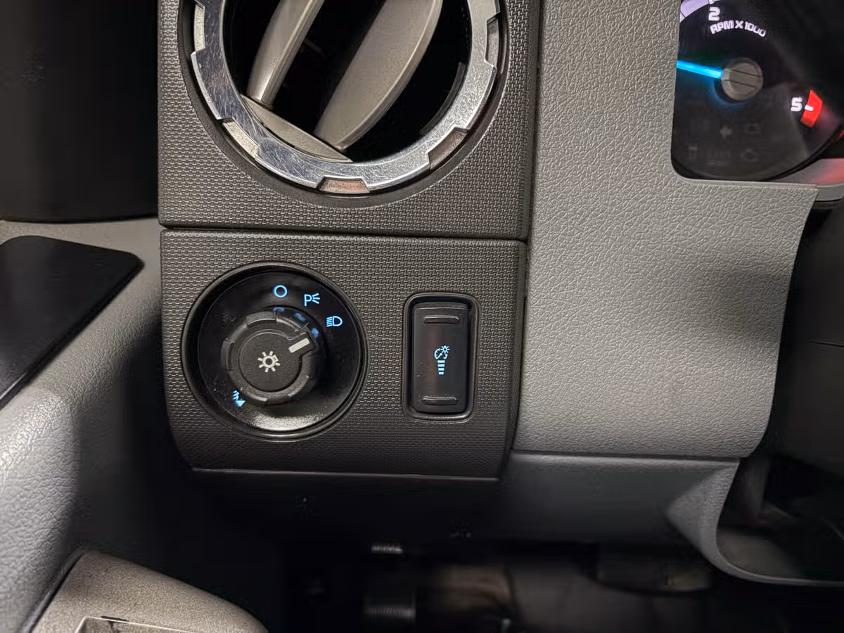 2013 Ford F-250 Super Duty Lariat Crew Cab Image 14
