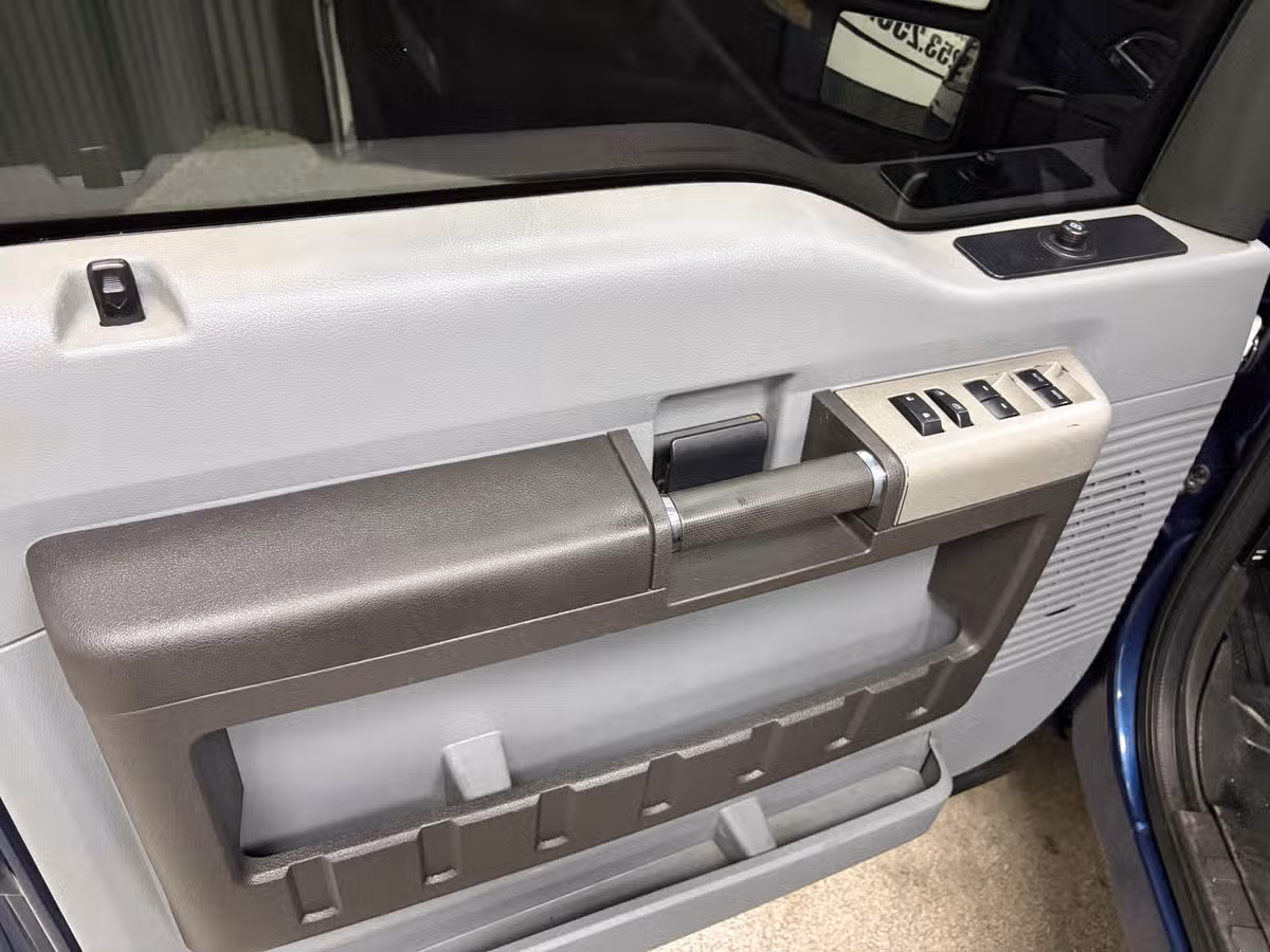 2013 Ford F-250 Super Duty Lariat Crew Cab Image 15