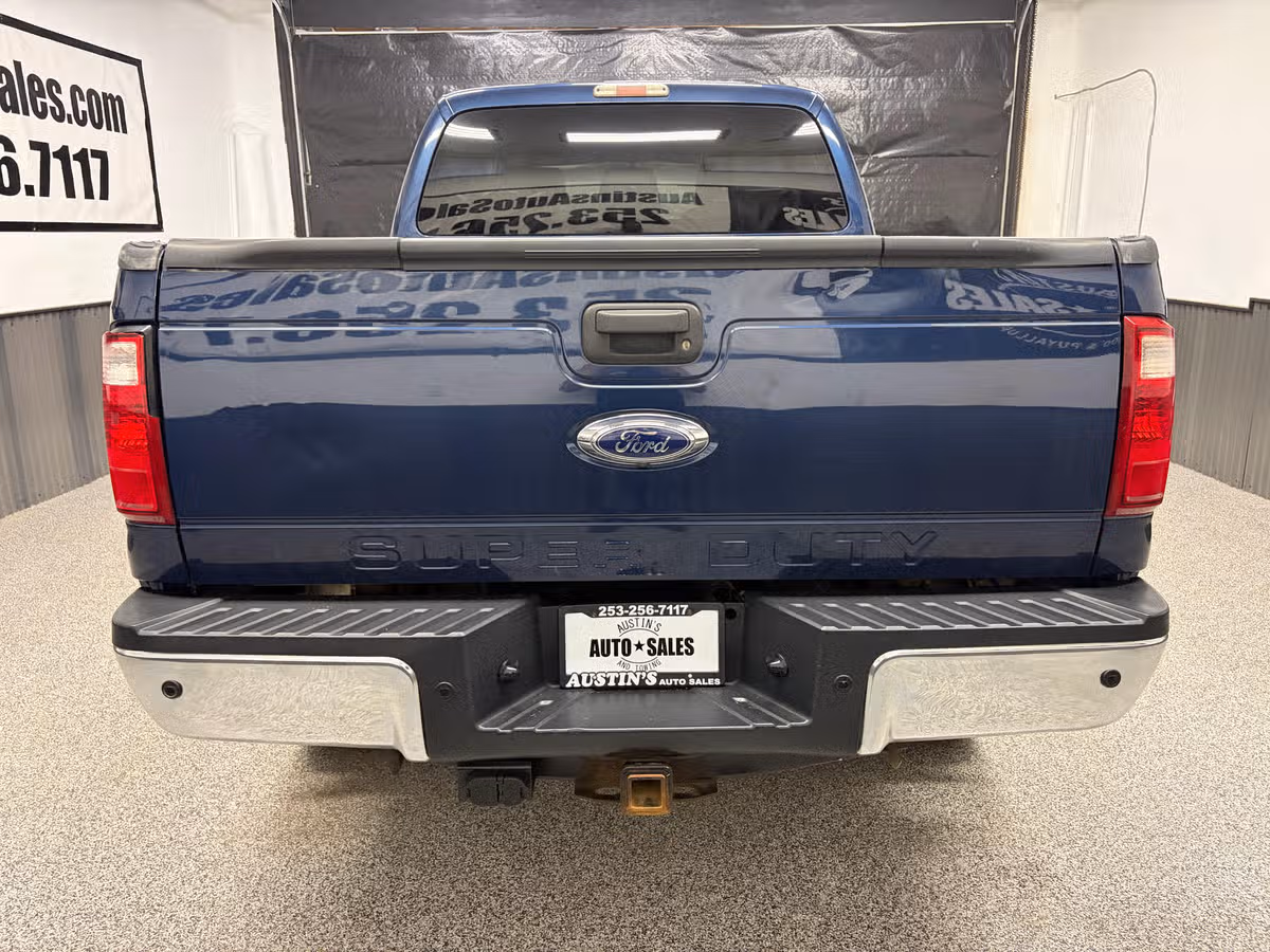 2013 Ford F-250 Super Duty Lariat Crew Cab Image 4
