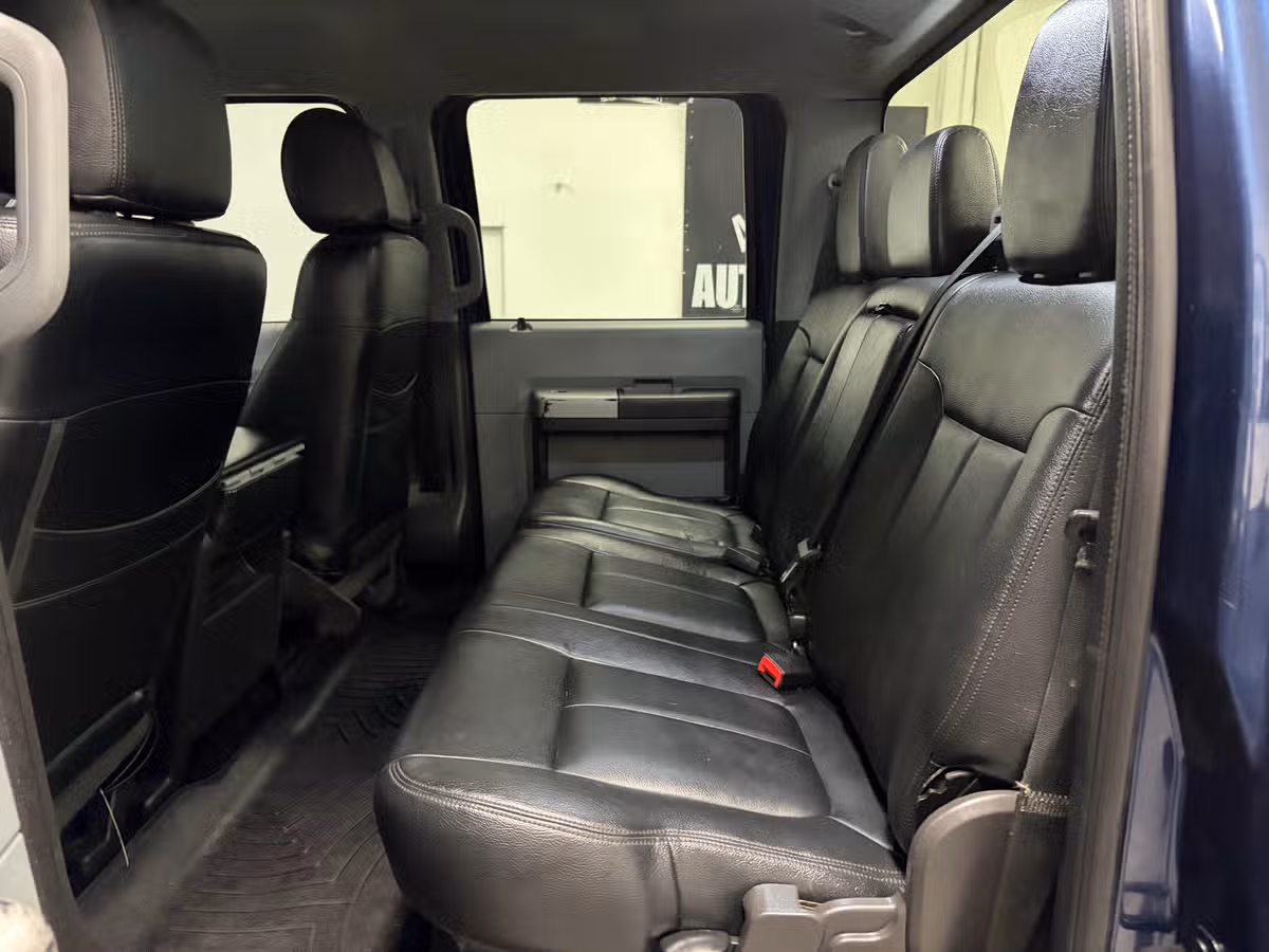 2013 Ford F-250 Super Duty Lariat Crew Cab Image 17
