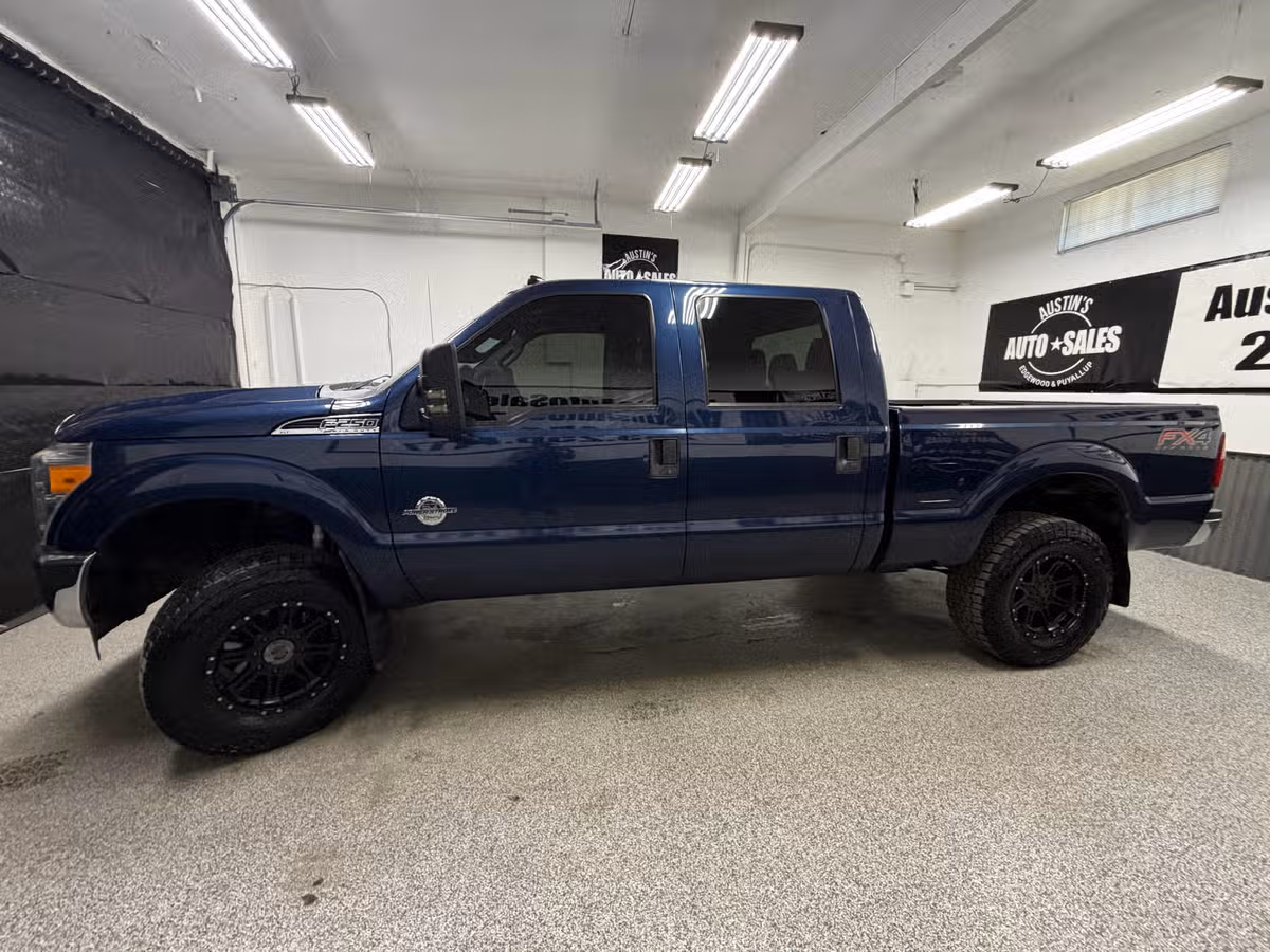 2013 Ford F-250 Super Duty Lariat Crew Cab Image 7