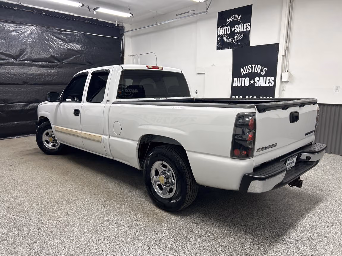 2004 Chevrolet Silverado 1500 LS Extended Cab Image 4