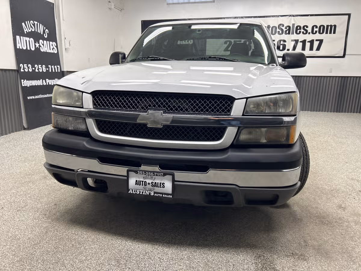 2004 Chevrolet Silverado 1500 LS Extended Cab Image 2