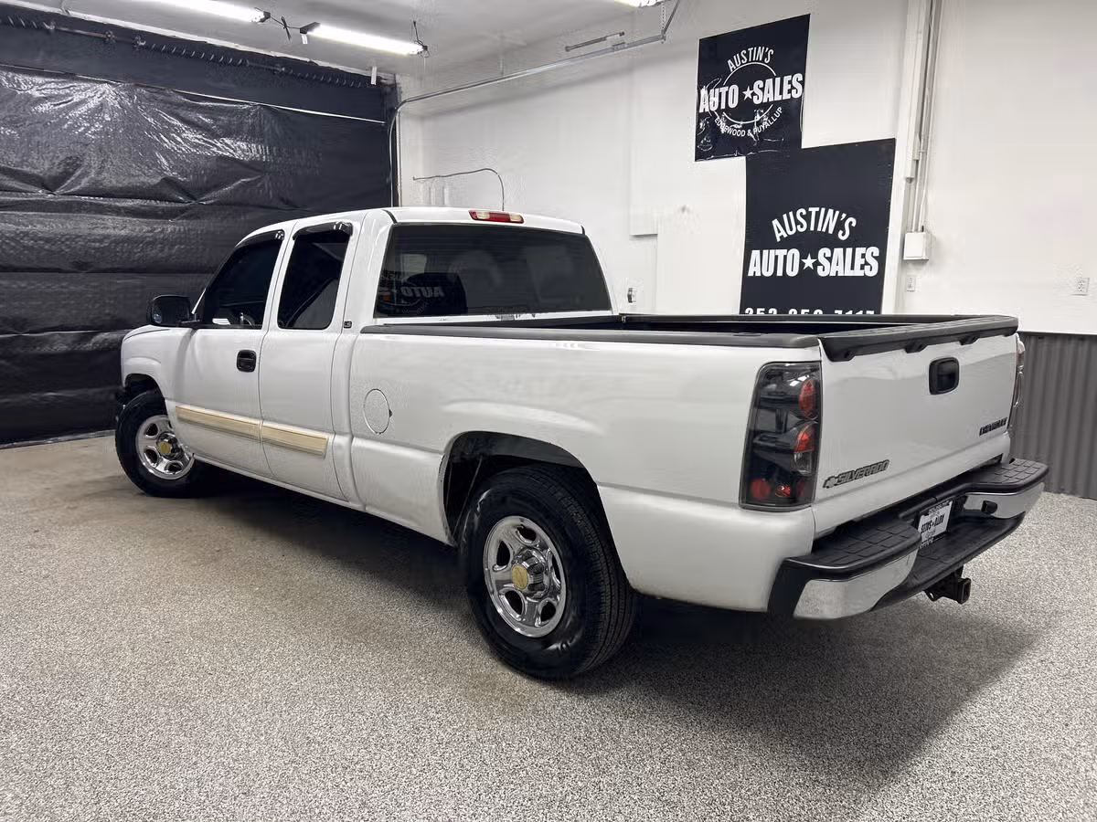 2004 Chevrolet Silverado 1500 LS Extended Cab Image 4