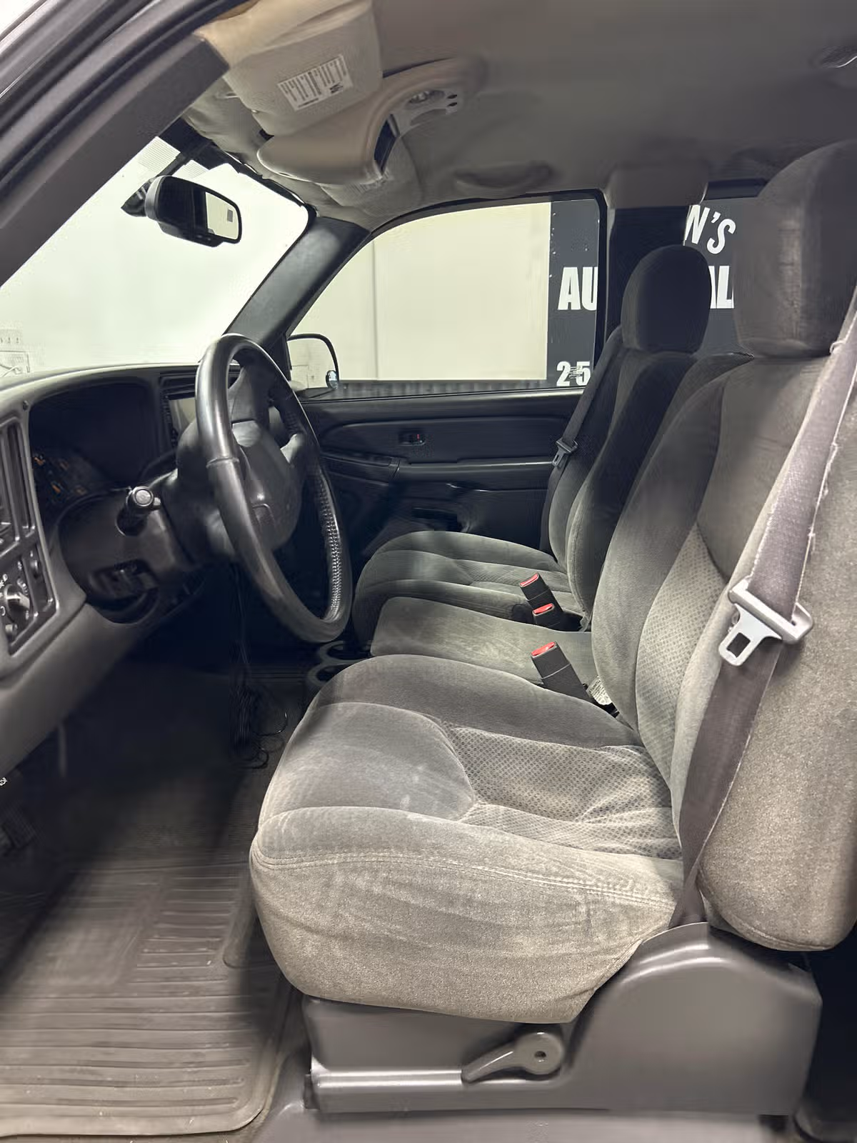 2004 Chevrolet Silverado 1500 LS Extended Cab Image 8