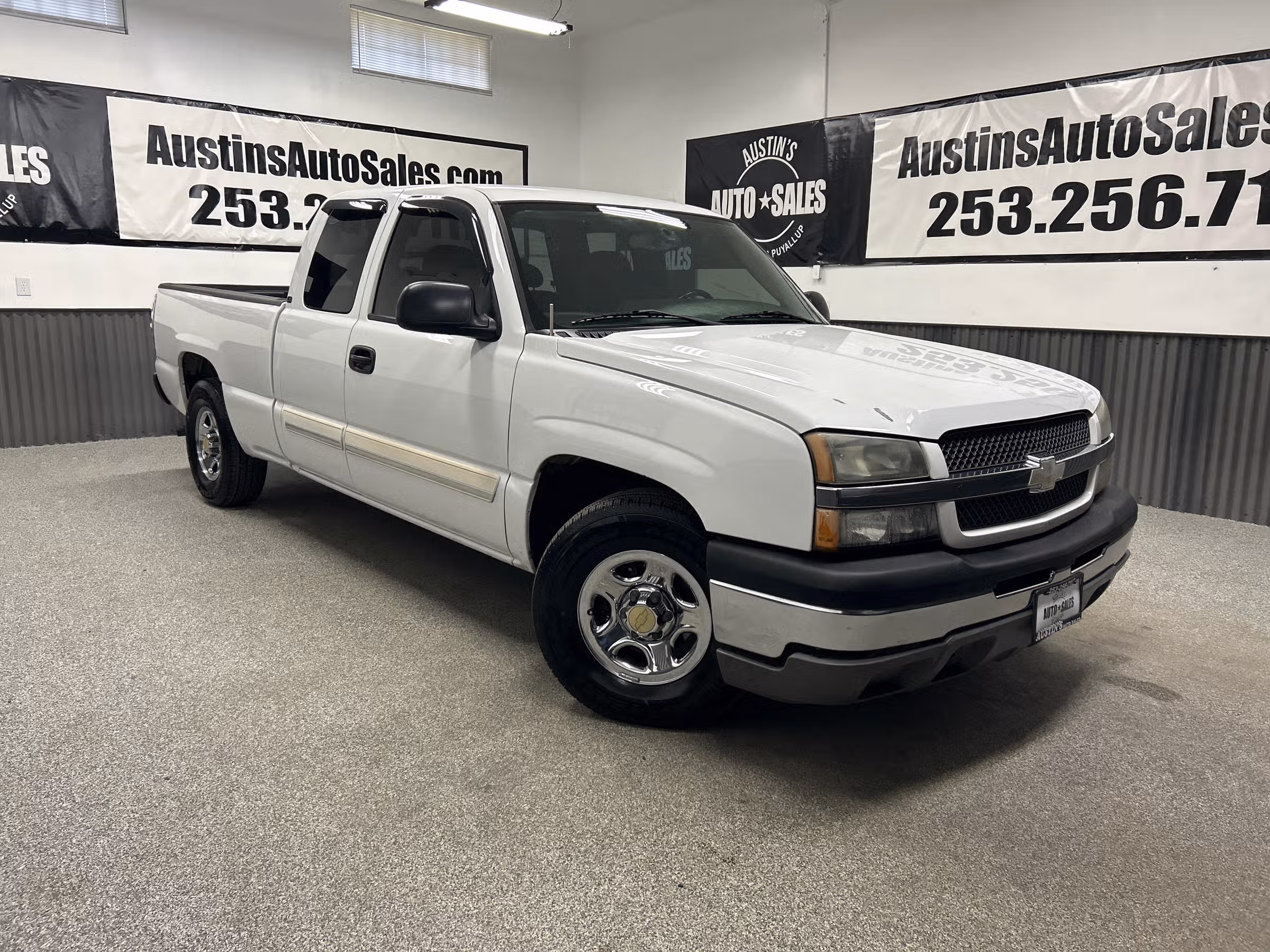 2004 Chevrolet Silverado 1500 LS Extended Cab Image 1