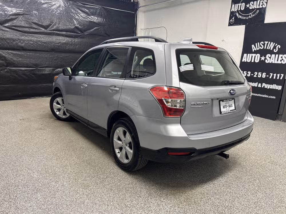 2016 Subaru Forester 2.5i Crossover Lower Image 2
