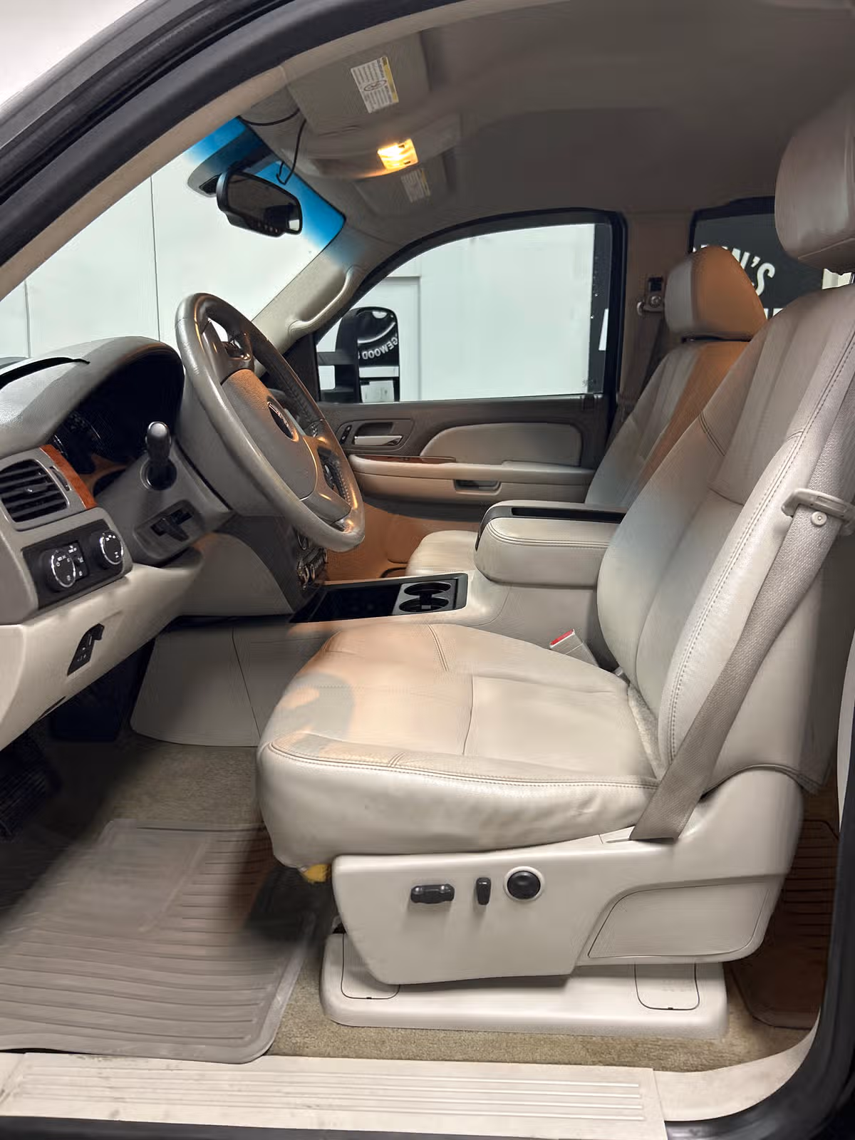 2008 GMC Sierra 2500HD SLT Crew Cab Image 8