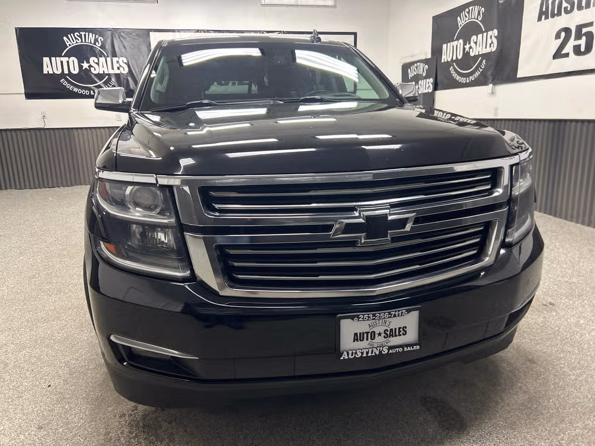 2017 Chevrolet Suburban Premier Image 2