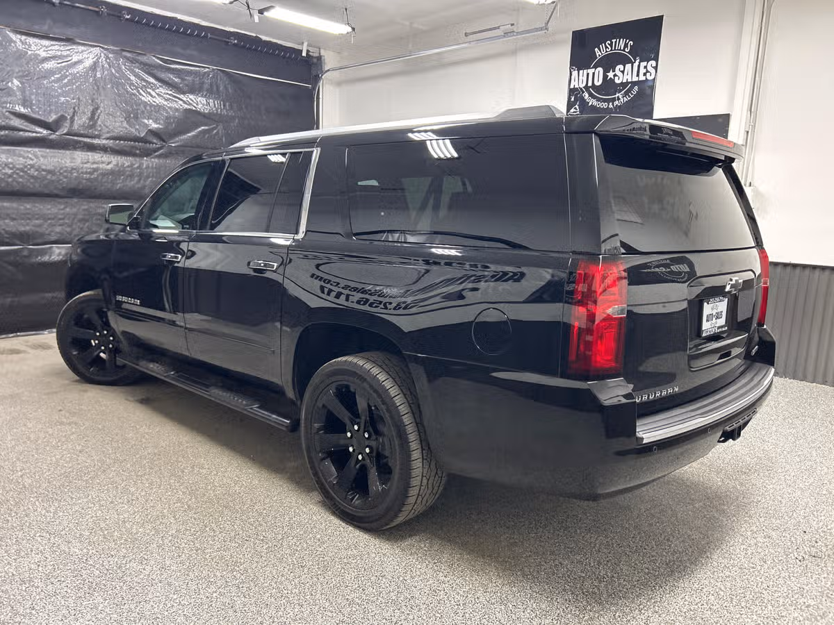 2017 Chevrolet Suburban Premier Image 4