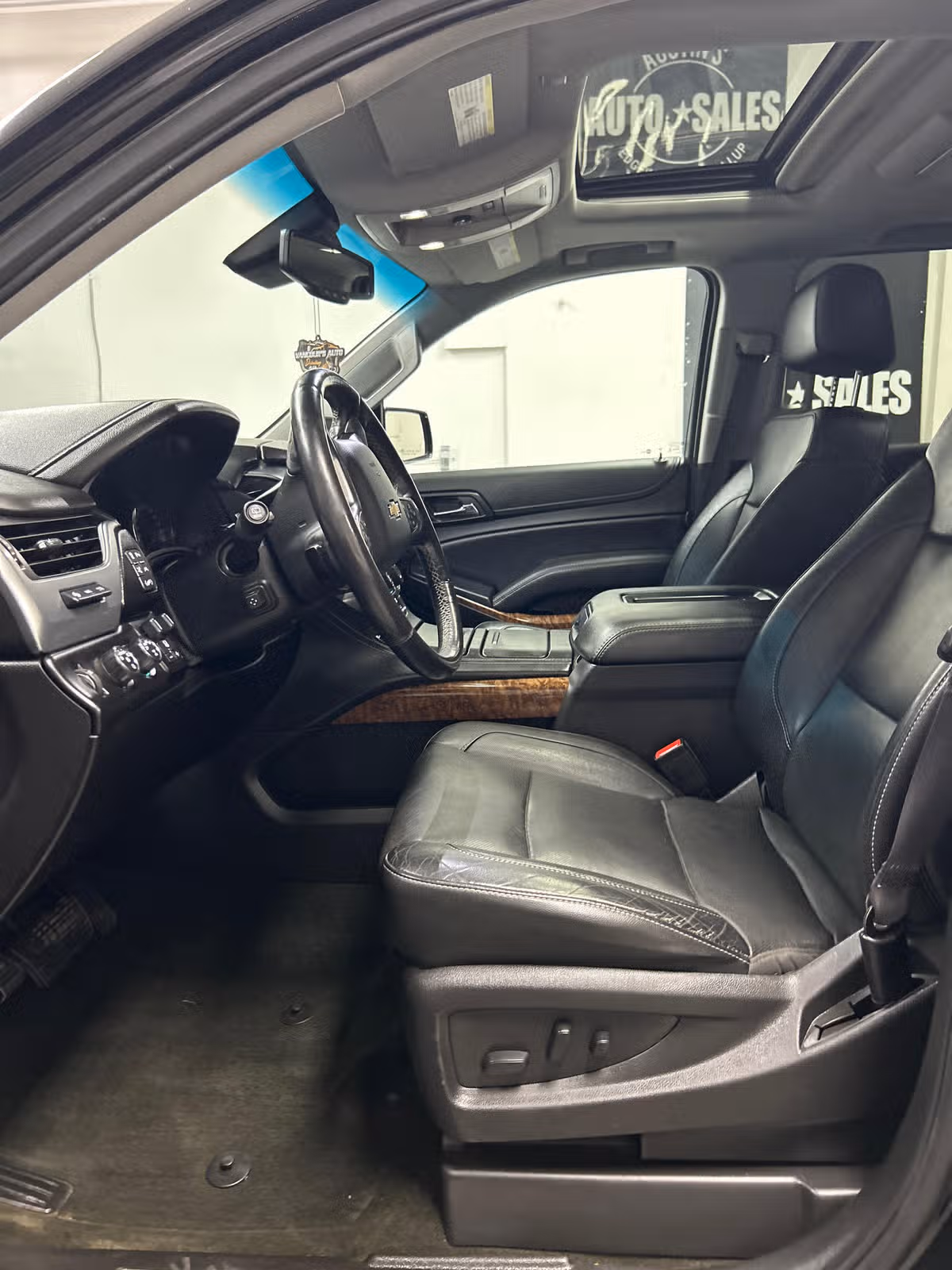 2017 Chevrolet Suburban Premier Image 8
