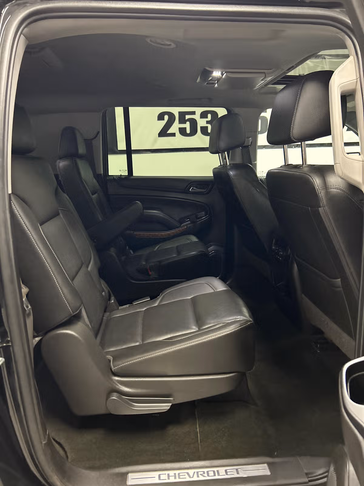 2017 Chevrolet Suburban Premier Image 14