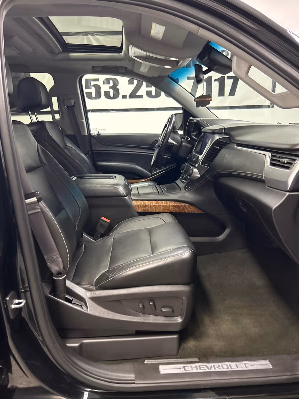 2017 Chevrolet Suburban Premier Image 15