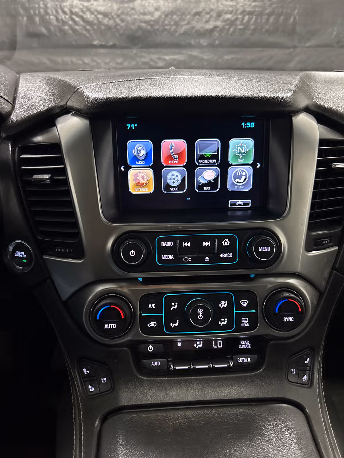 2017 Chevrolet Suburban Premier Image 17