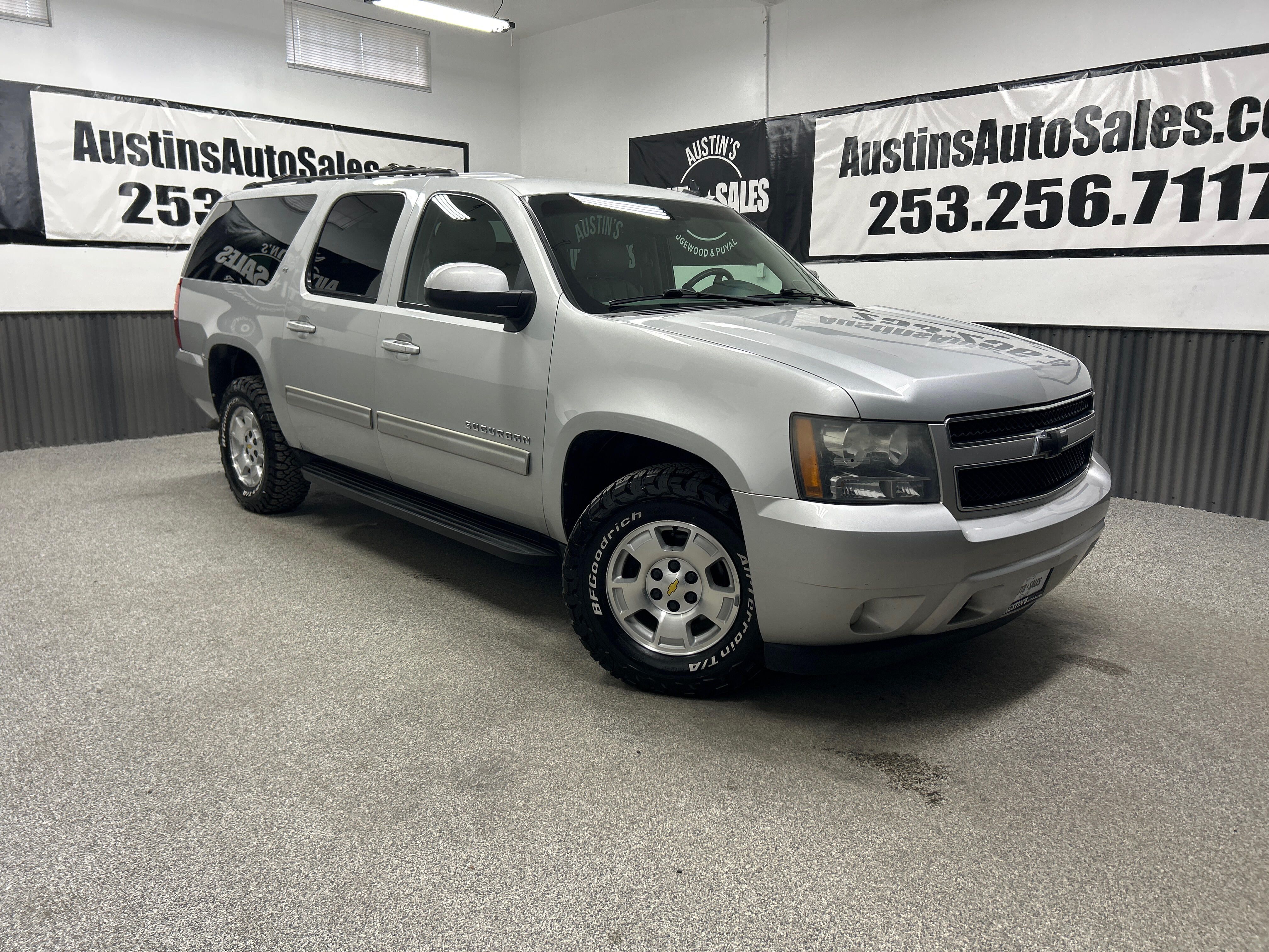 2010 Chevrolet Suburban 4WD 1500 LT's photo