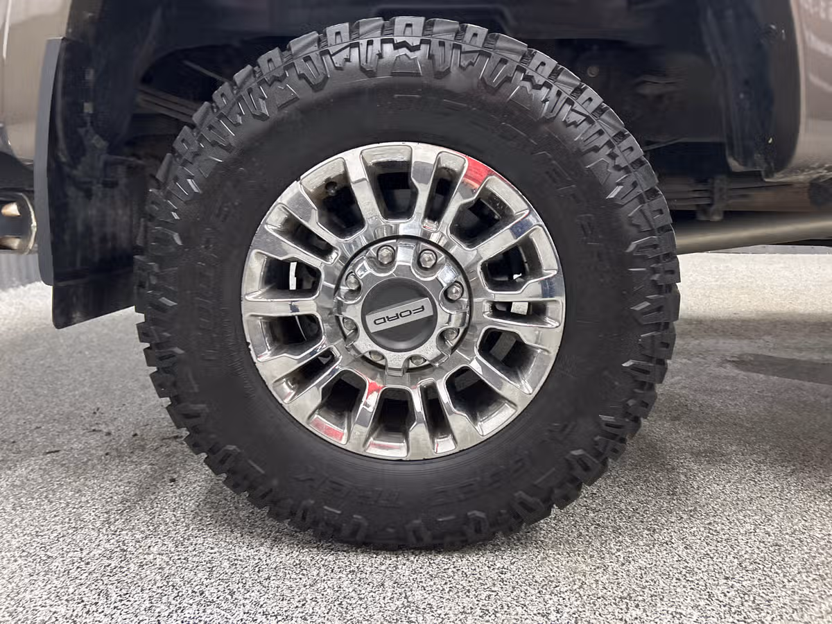 2021 Ford F-350 Super Duty Lariat SuperCab Image 7