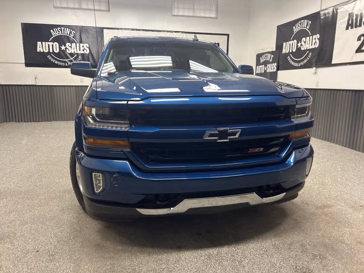 2017 Chevrolet Silverado 1500 LT Z71 Crew Cab Image 2