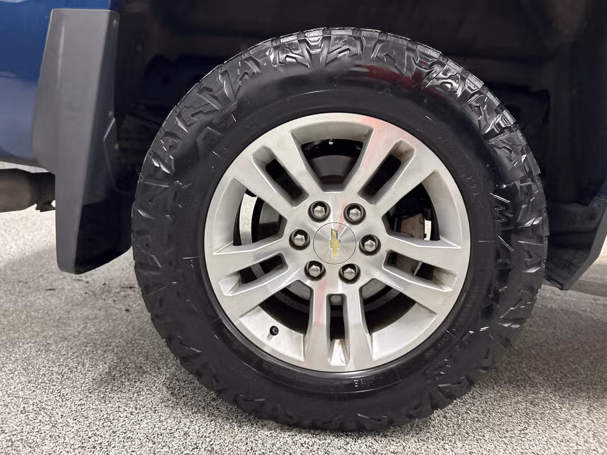 2017 Chevrolet Silverado 1500 LT Z71 Crew Cab Image 7