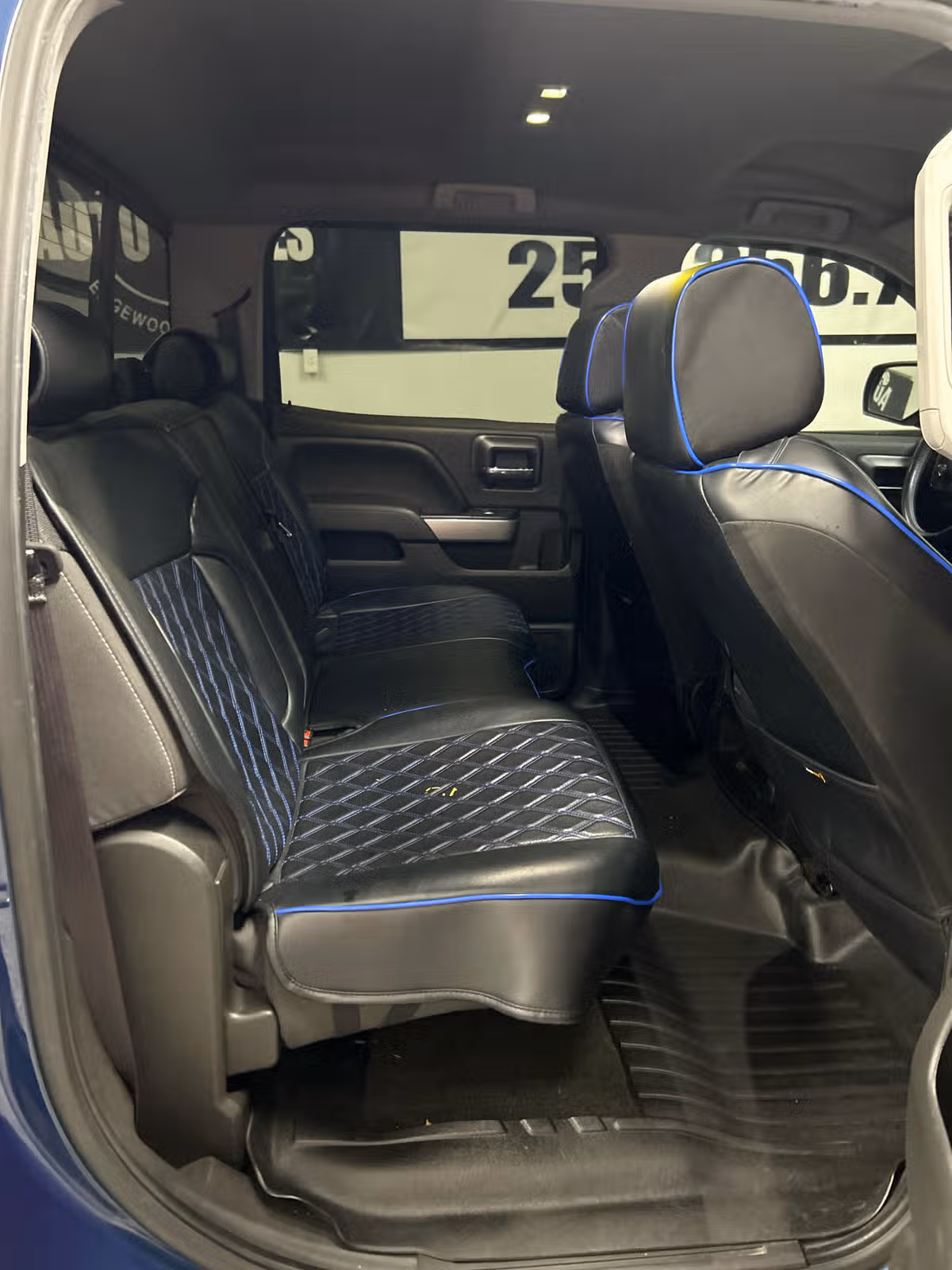 2017 Chevrolet Silverado 1500 LT Z71 Crew Cab Image 12