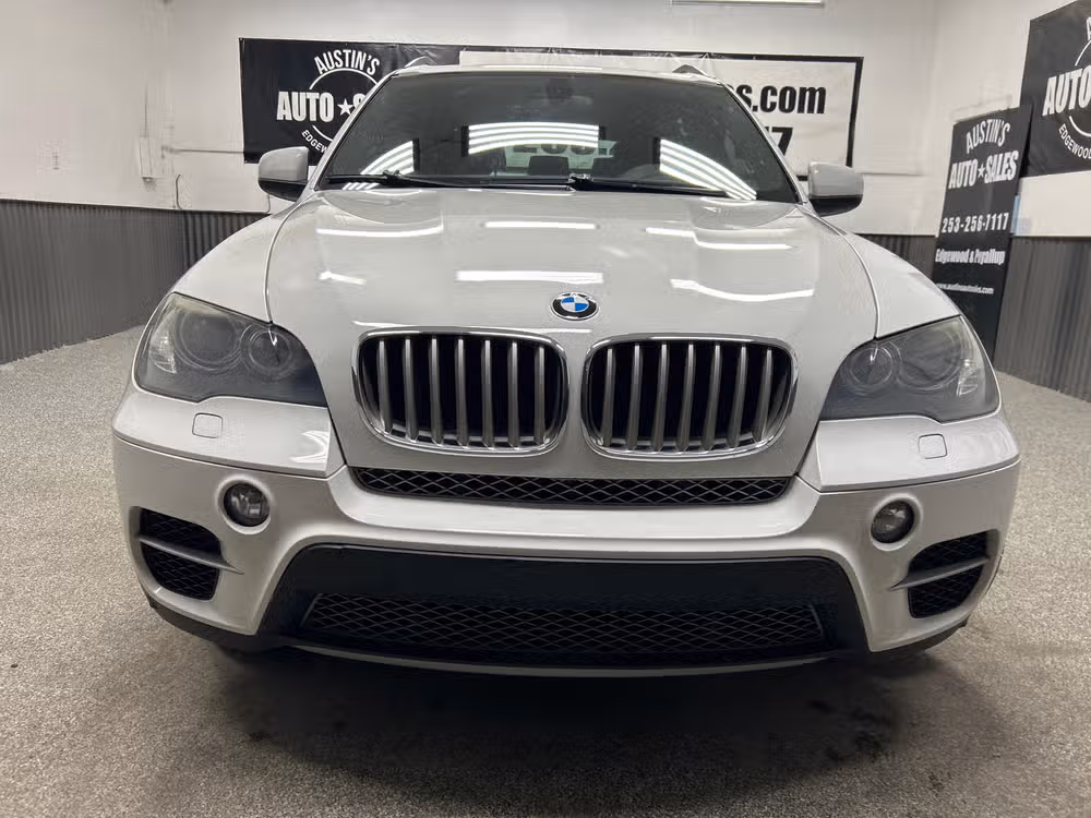 2011 BMW X5 xDrive50i Image 2