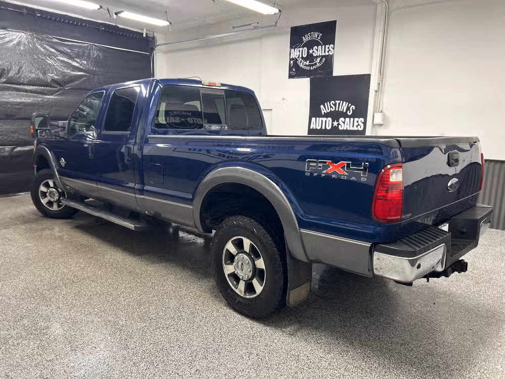 2011 Ford F-350 Super Duty Lariat Crew Cab Image 4