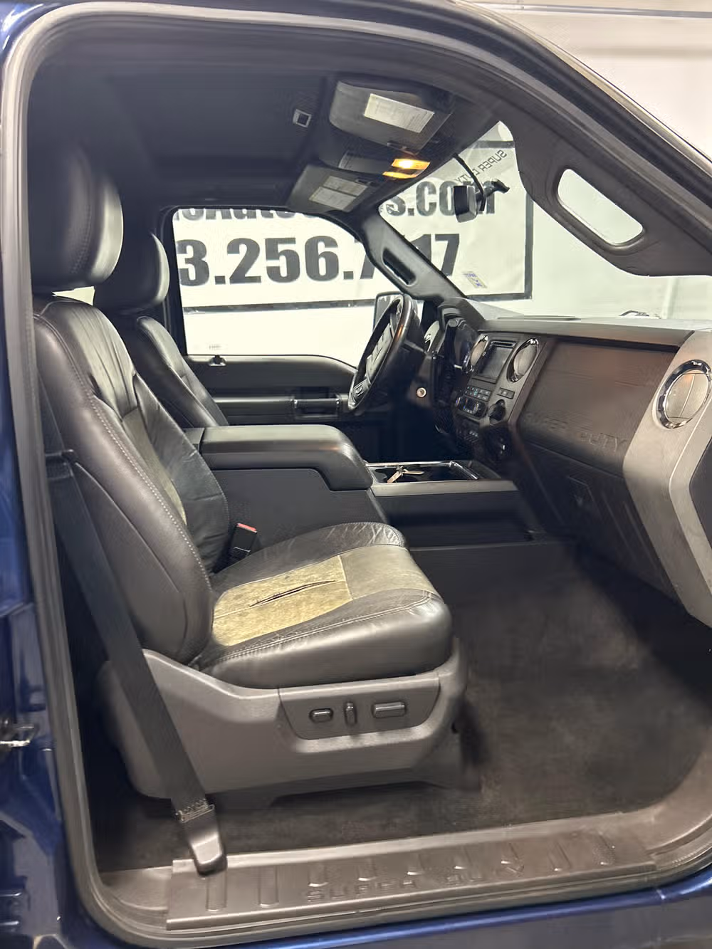 2011 Ford F-350 Super Duty Lariat Crew Cab Image 9