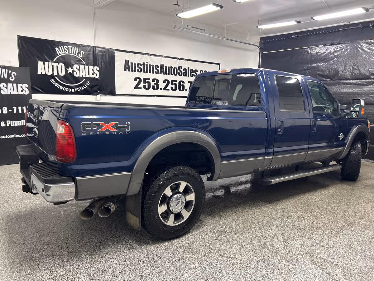 2011 Ford F-350 Super Duty Lariat Crew Cab Image 6