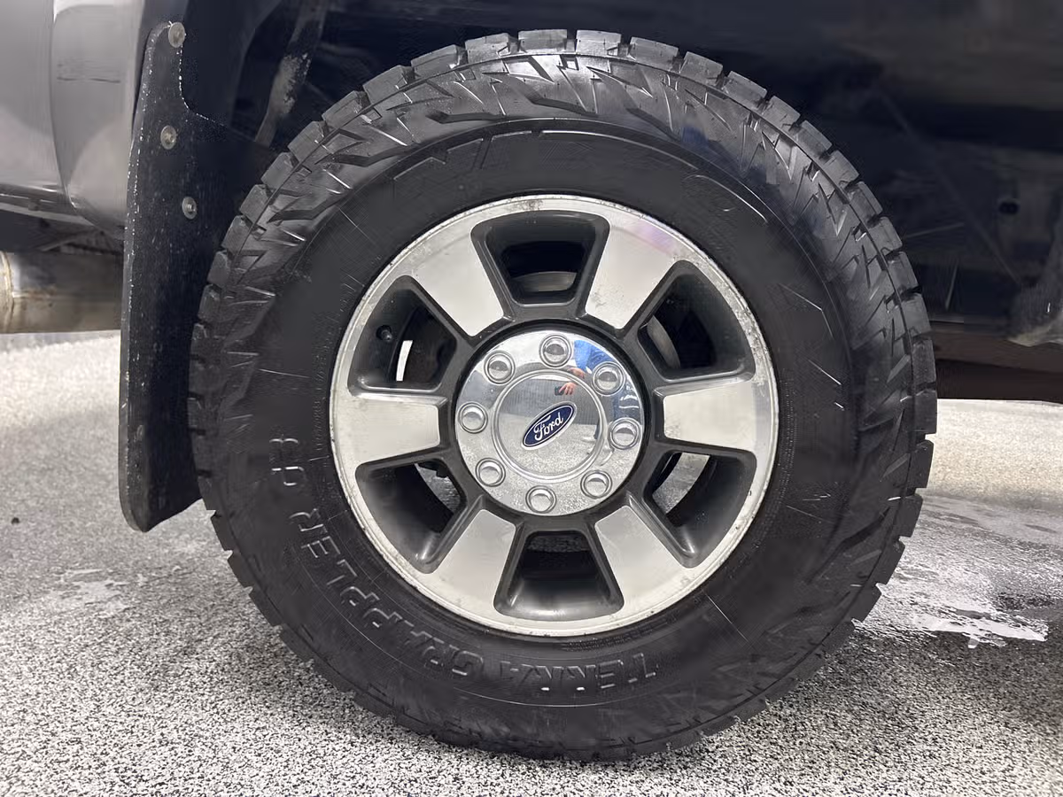 2011 Ford F-350 Super Duty Lariat Crew Cab Image 7