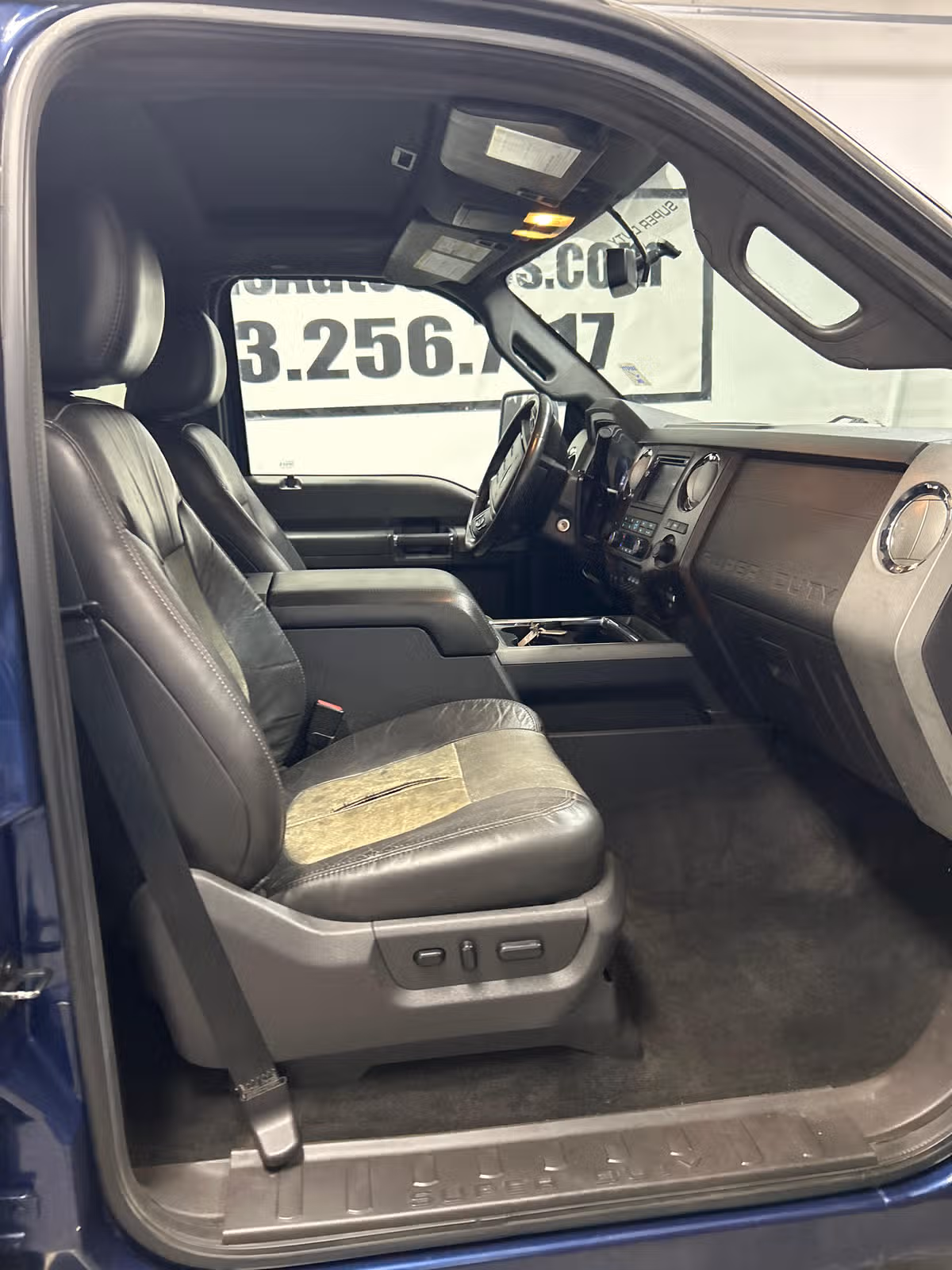 2011 Ford F-350 Super Duty Lariat Crew Cab Image 9