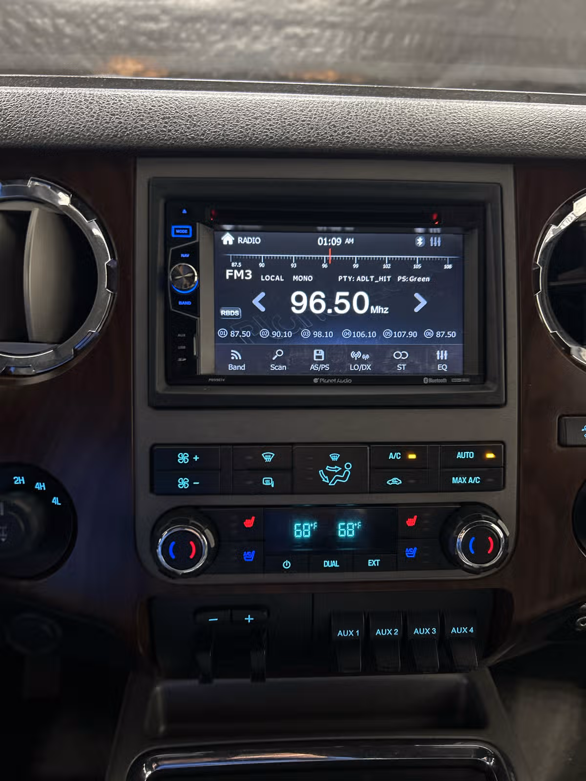 2011 Ford F-350 Super Duty Lariat Crew Cab Image 11