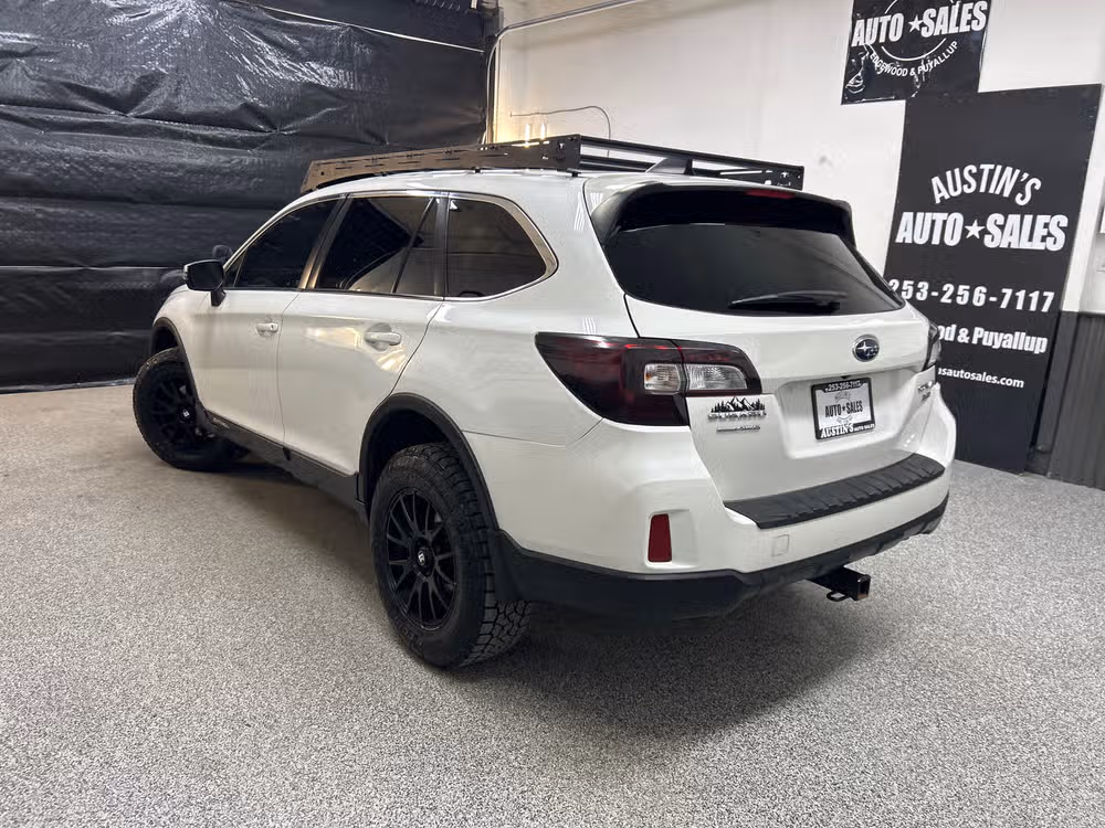 2017 Subaru Outback 3.6R Limited Crossover Lower Image 2