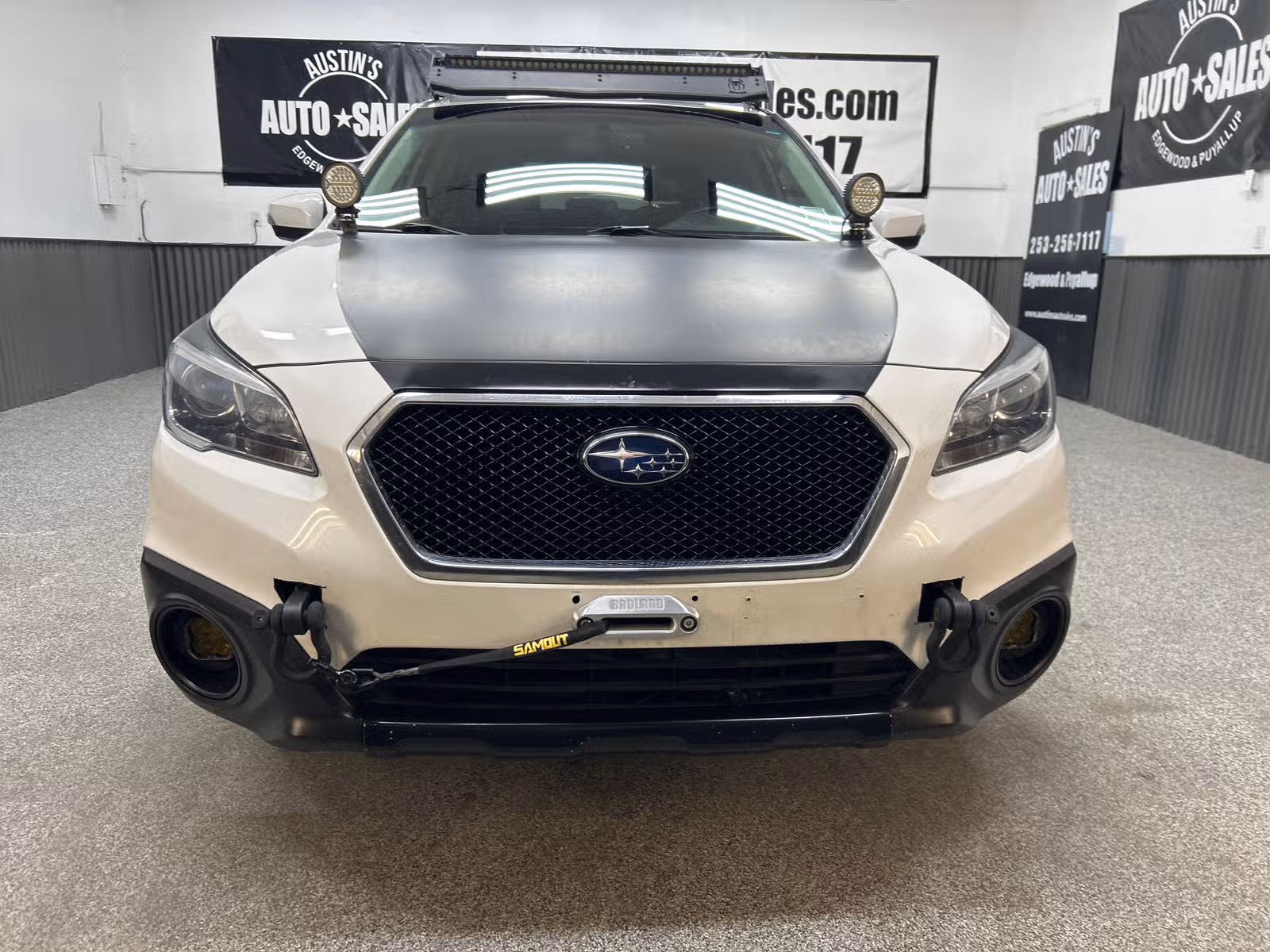2017 Subaru Outback 3.6R Limited Crossover Upper Image 2