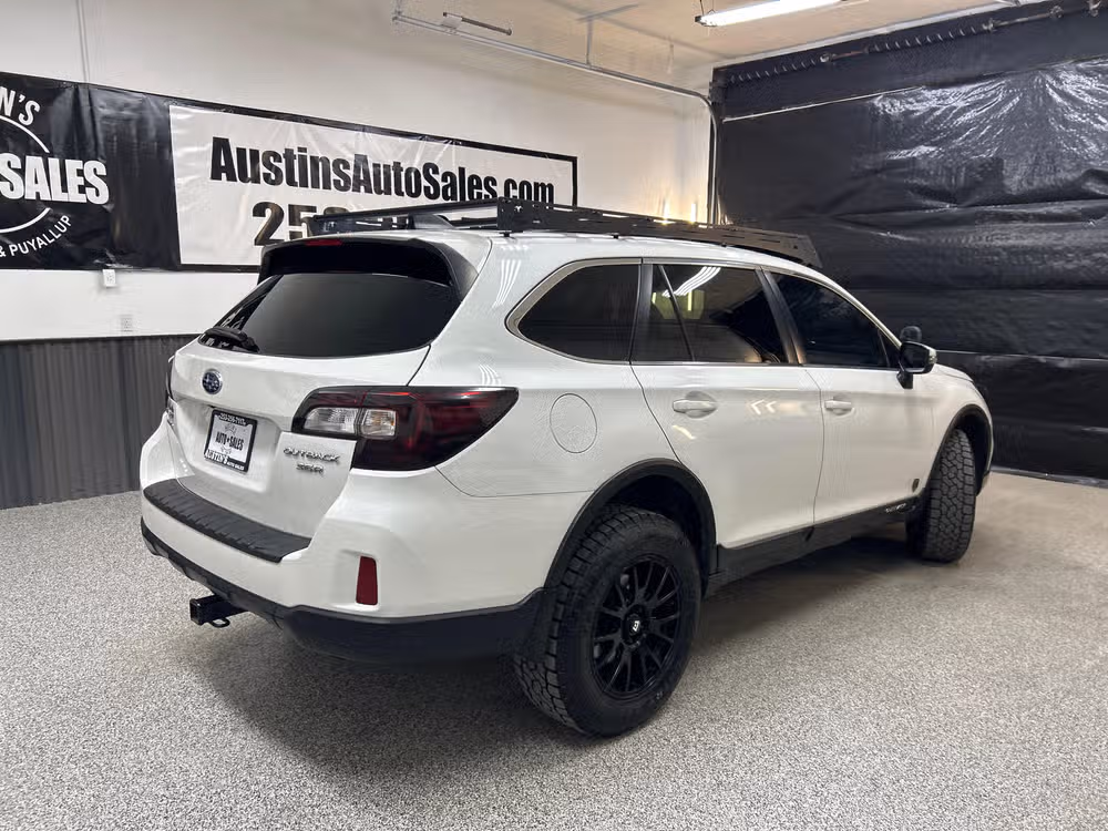 2017 Subaru Outback 3.6R Limited Crossover Image 6