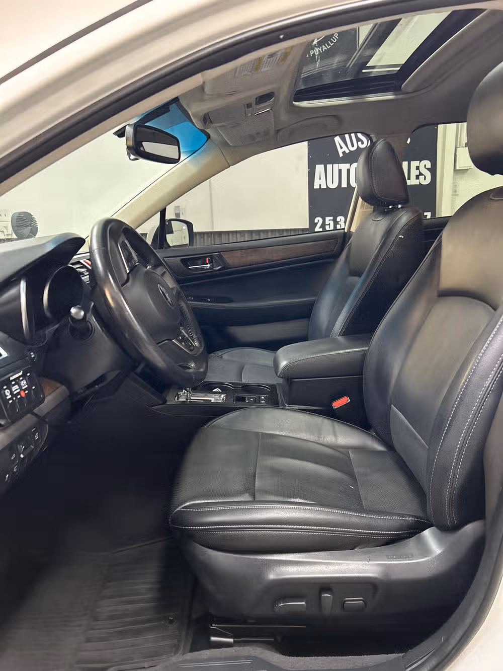 2017 Subaru Outback 3.6R Limited Crossover Image 8