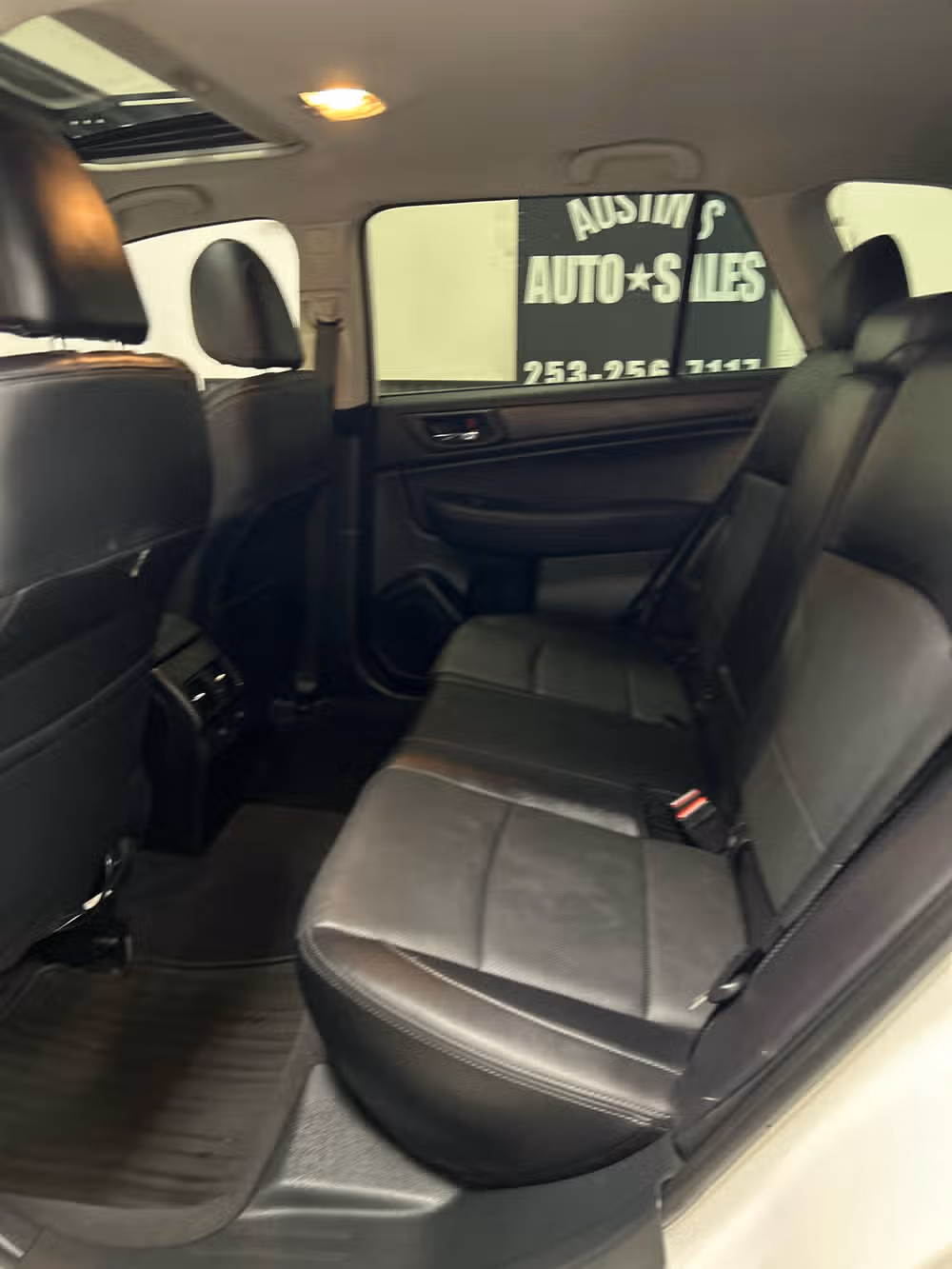2017 Subaru Outback 3.6R Limited Crossover Image 10