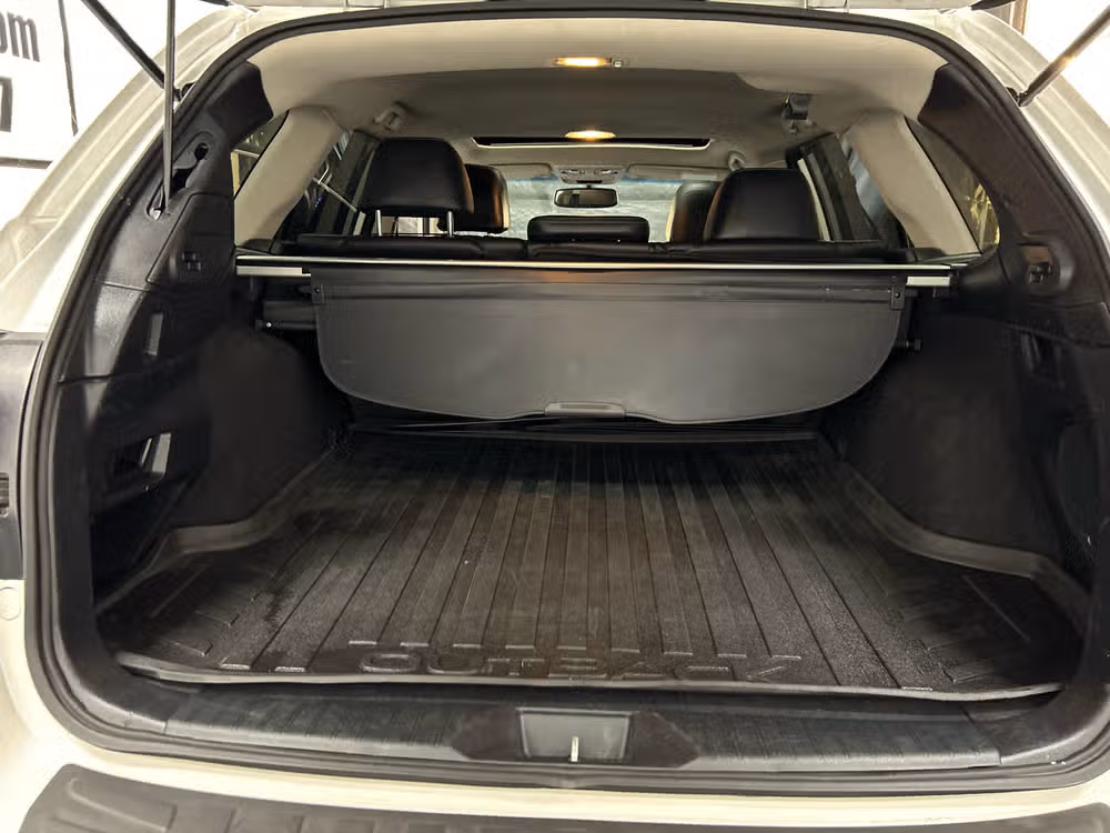 2017 Subaru Outback 3.6R Limited Crossover Image 12