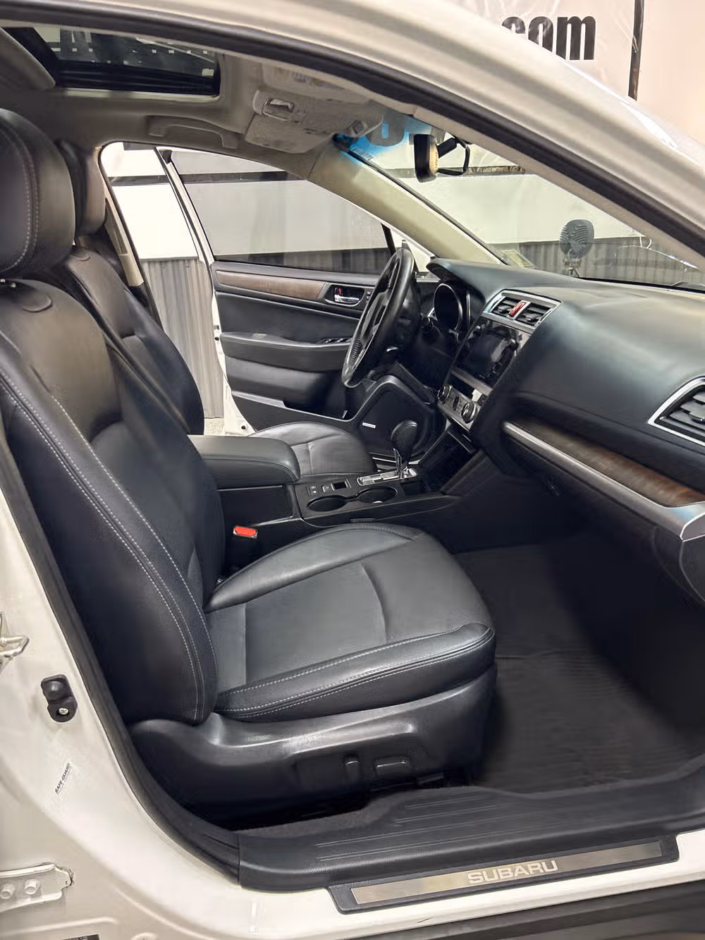 2017 Subaru Outback 3.6R Limited Crossover Image 14