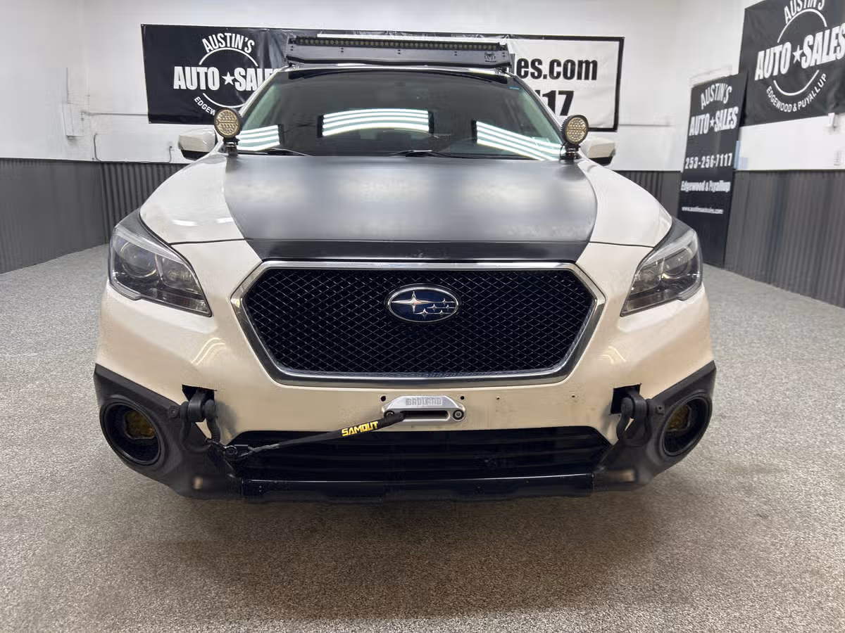2017 Subaru Outback 3.6R Limited Crossover Image 2