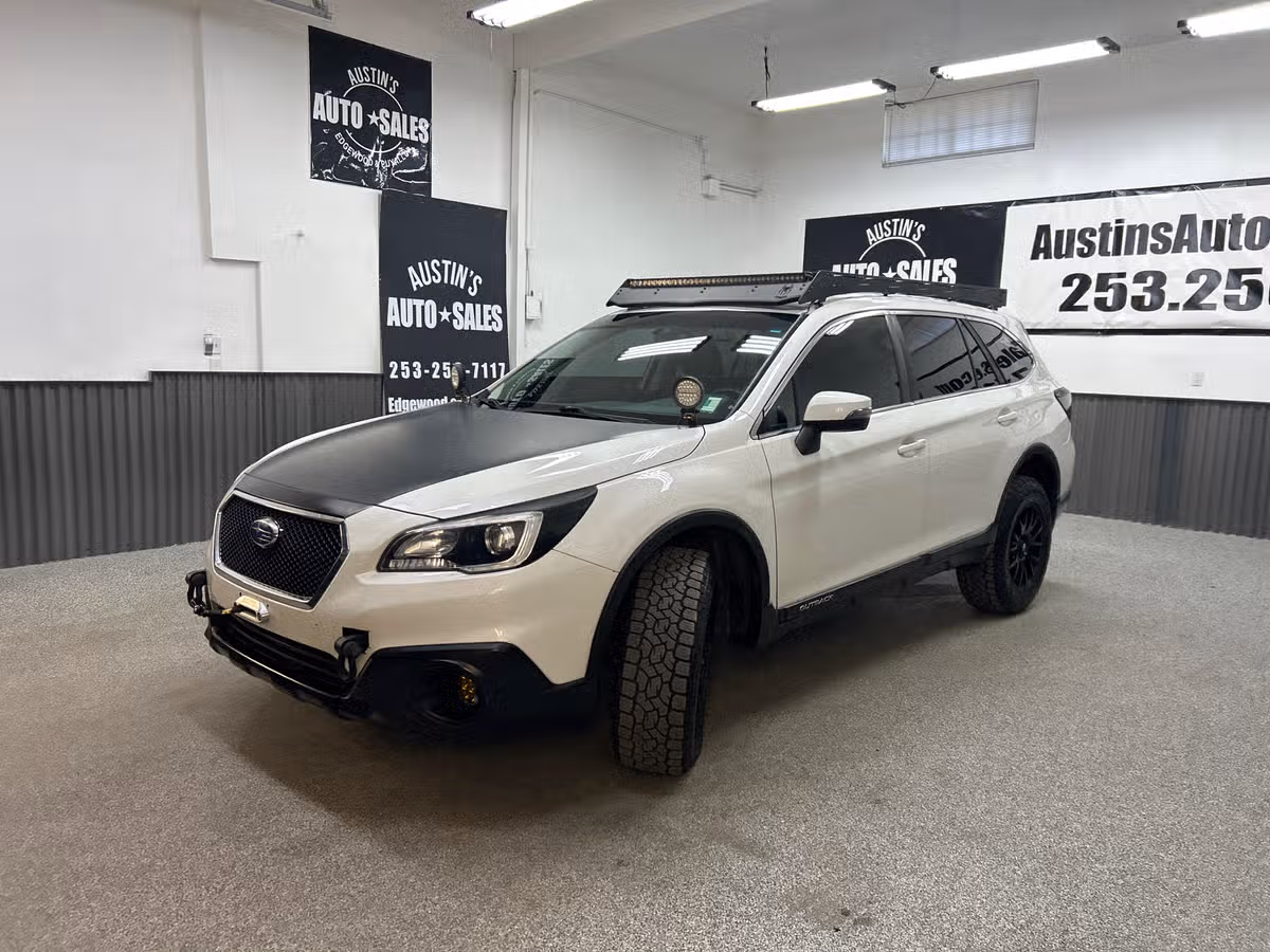 2017 Subaru Outback 3.6R Limited Crossover Image 3