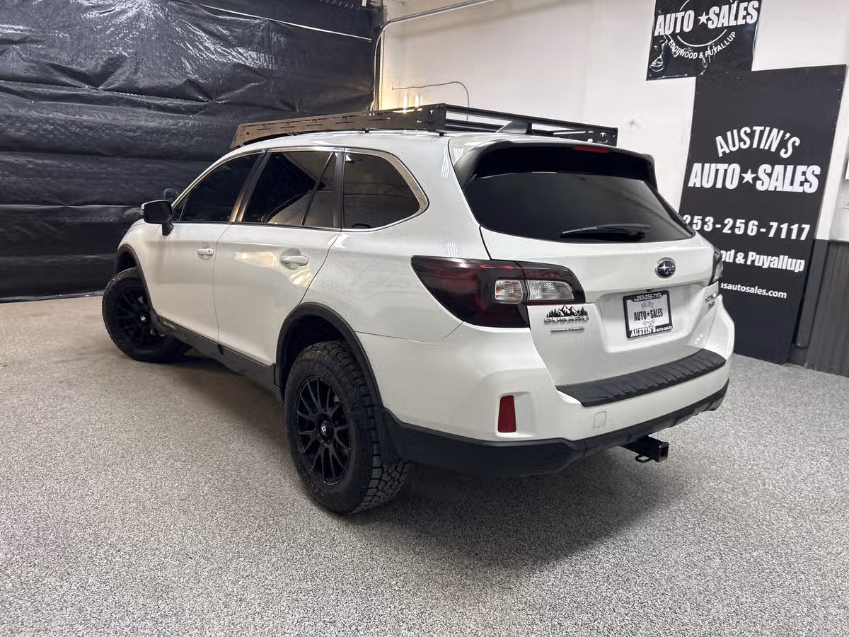 2017 Subaru Outback 3.6R Limited Crossover Image 4