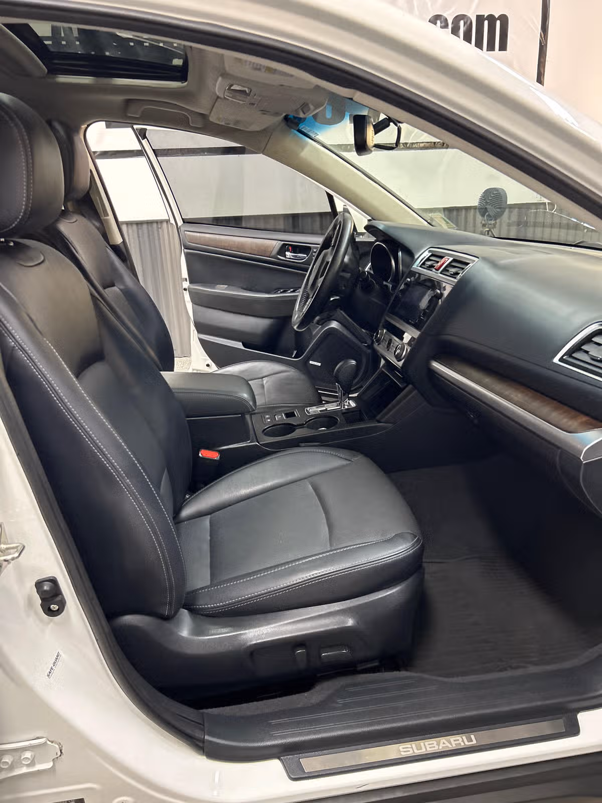 2017 Subaru Outback 3.6R Limited Crossover Image 14